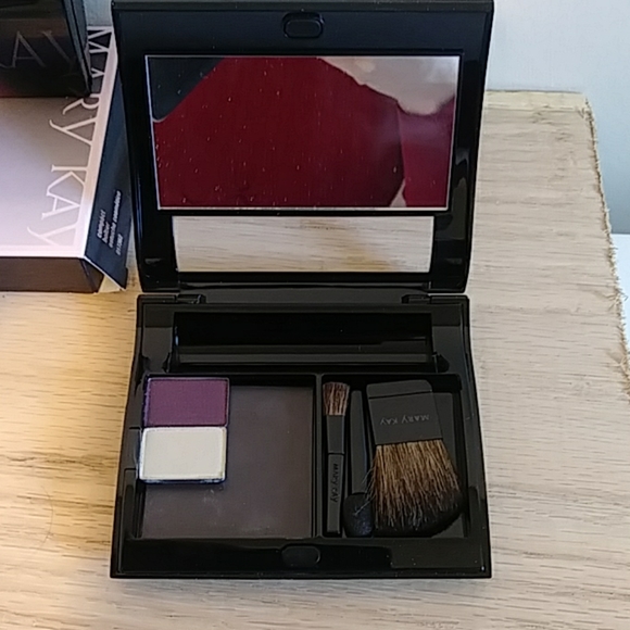 Mary Kay compact (empty) - Picture 5 of 5